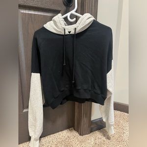 Small Black/Gray Hollister Swearshirt